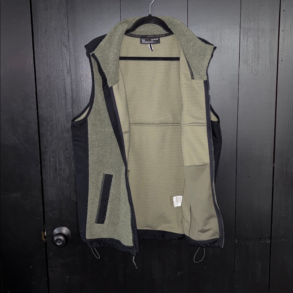 🗻Under Armour Mission Boucle Loose Fit Sherpa Vest. XL - Picture 12 of 14